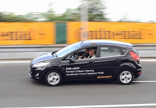 Continental: Vernetzung von Sensoren für mehr Sicherheit: Fahrdemo Forward Collision Warning + AFFP bei der Continental Presseveranstaltung. Photo: UnitedPictures